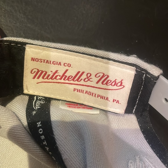 MITCHELL & NESS NHL LOS ANGELES KINGS CLASSIC UNISEX SNAPBACK HAT GREY ON GREY - Picture 5 of 9